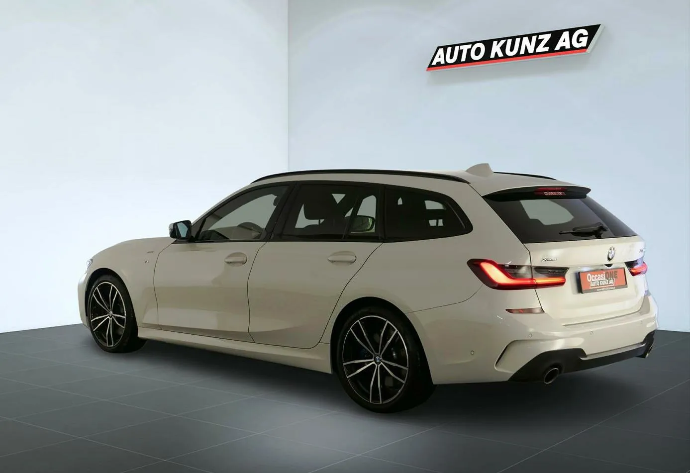 BMW 330d xDriveTouring M Sport xDrive  Image 2