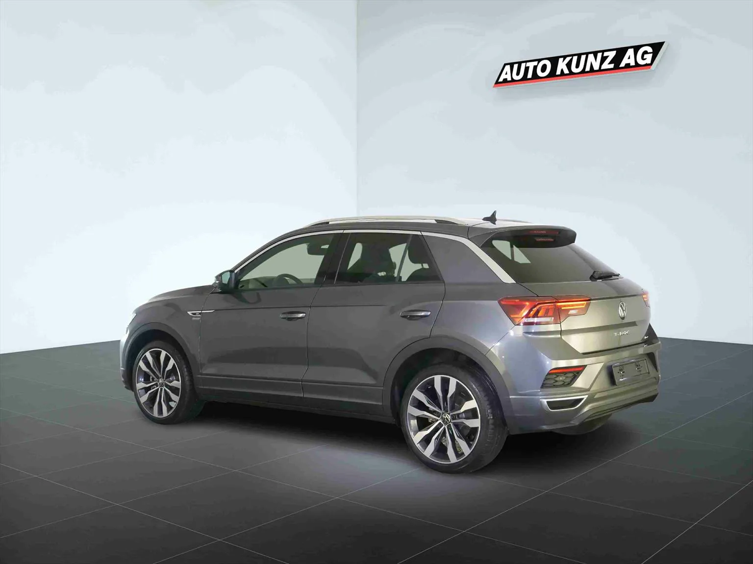 Volkswagen T-Roc 2.0 TSI Sport R-Line 4Motion DSG  Image 2